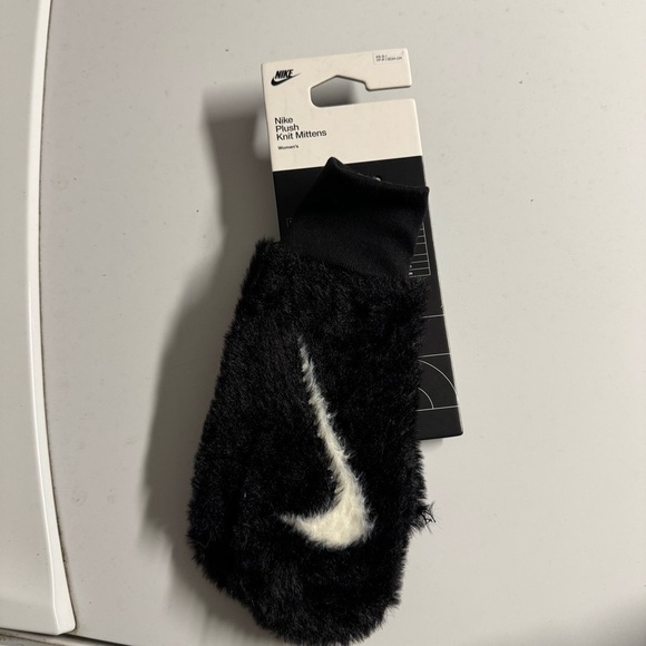 NWT Nike plush knit mittens black white swoosh gloves - Picture 1 of 7